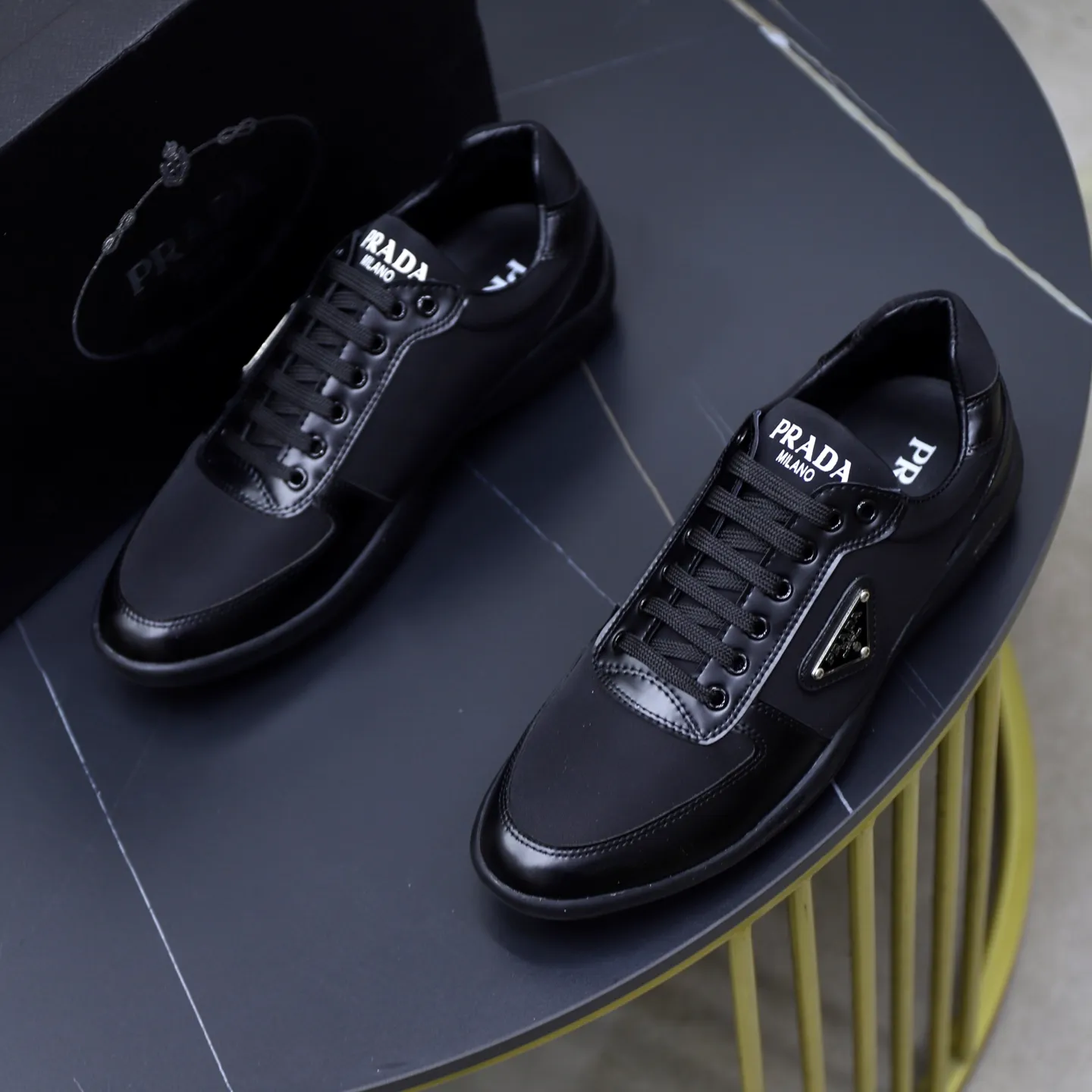 Ex-factory price: 440💰🙅‍♂️🙅‍♂️🙅‍♂️ Brand: PRADA Standard code: 38-44 (45 customized) Grade: Same as the official website Material: Original leather splicing, comfortable and breathable lining, original wear-resistant outsole Style category: Men's fashionable casual shoes, running shoes, noble luxury brand elements, top luxury Color: actual picture color